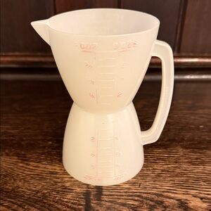 Tupperware Cream Dual-Sided Measuring Cup